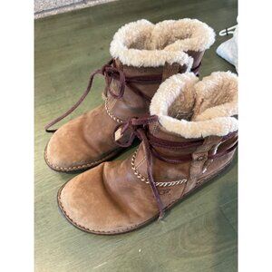 UGG Womens Brown Sheepskin Lined Lace-Up Boots Size 8.5 Winter-Ready Footwear